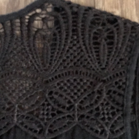 Cliche Couture Black Sleeveless V-neck Stretchy Top Lace-like Detailing - Picture 7 of 7